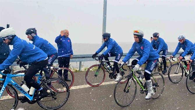 Osmangazi Köprüsü’nde Başladılar, Çanakkale’ye Kadar Pedal Çevirecekler
