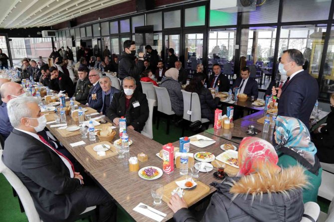 Şehit Aileleri Ve Gaziler Yemek Programında Buluştu