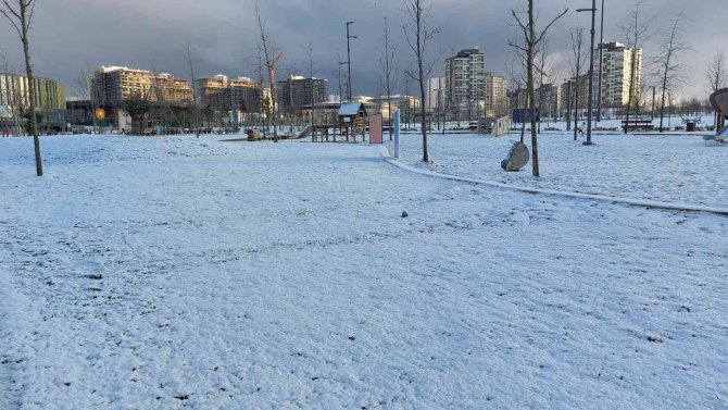 Başakşehir Beyaza Büründü