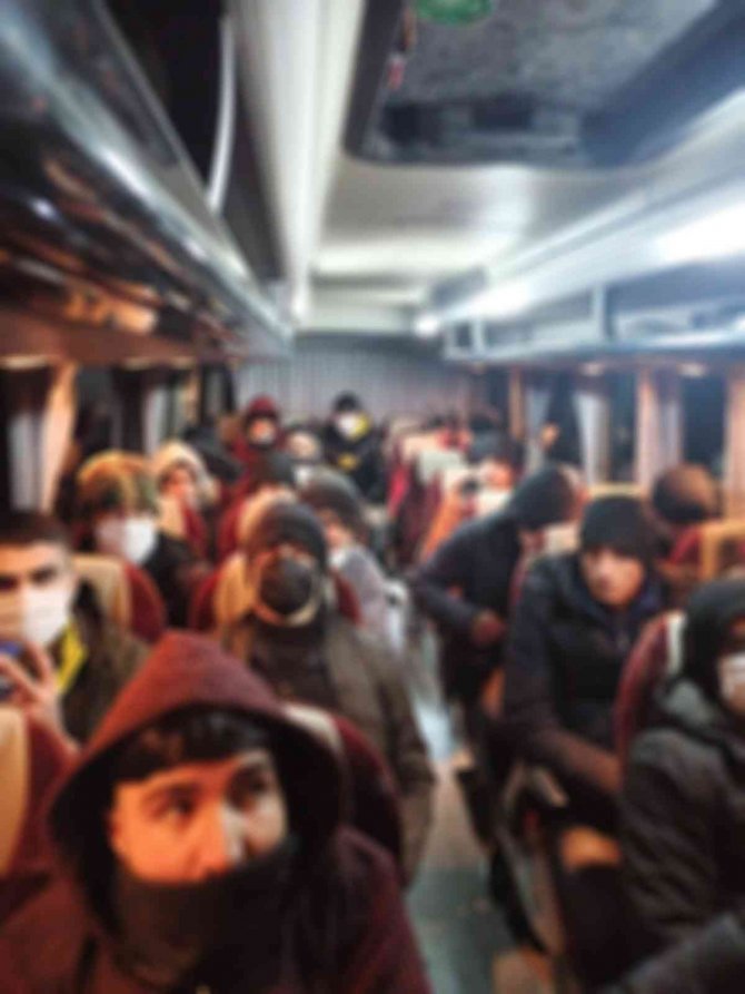 İ̇stanbul’da Kaçak Göçmen Operasyonu: 93 Göçmen Yakalandı