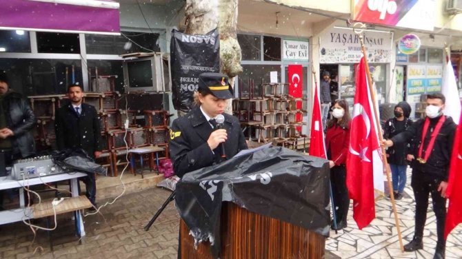 Çanakkale Zaferi Lapa Lapa Kar Yağışı Altında Kutlandı