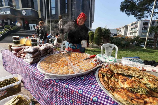 Buca’da Kadınlar Üretiyor, Tüketicinin Yüzü Gülüyor