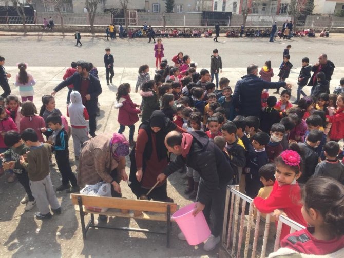 Kahta’da Üzüm Hoşafı Dağıtıldı