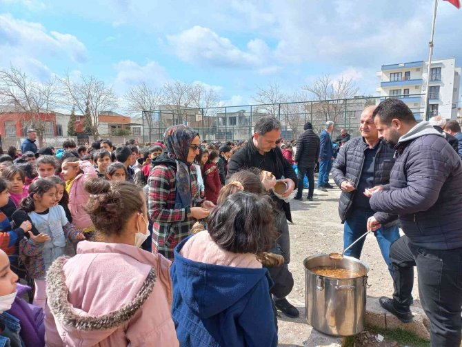 Kahta’da Üzüm Hoşafı Dağıtıldı