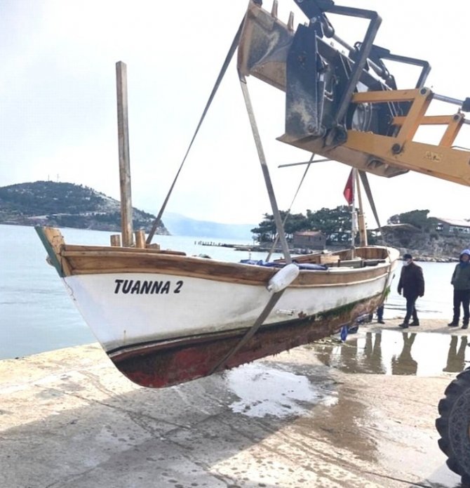 Erdek’te Kayıp Olan Tekneyi Balıkçılar Buldu