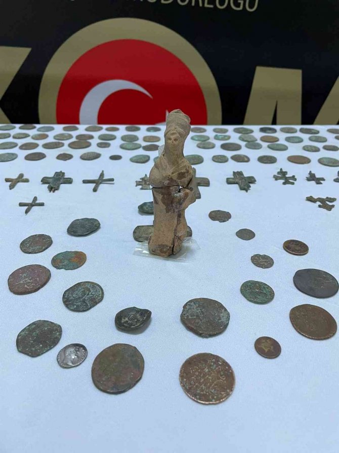 Kars’ta Polis Tarihi Eserler Ele Geçirdi