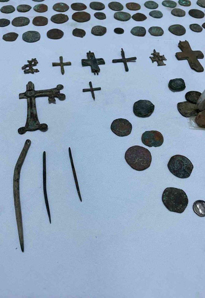 Kars’ta Polis Tarihi Eserler Ele Geçirdi