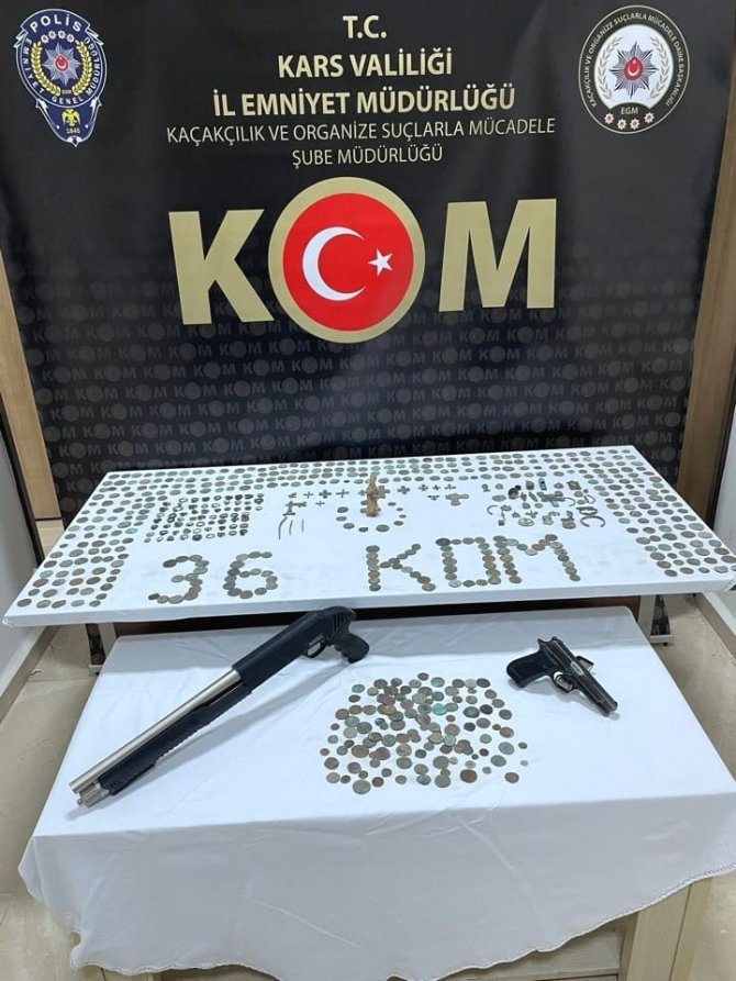 Kars’ta Polis Tarihi Eserler Ele Geçirdi