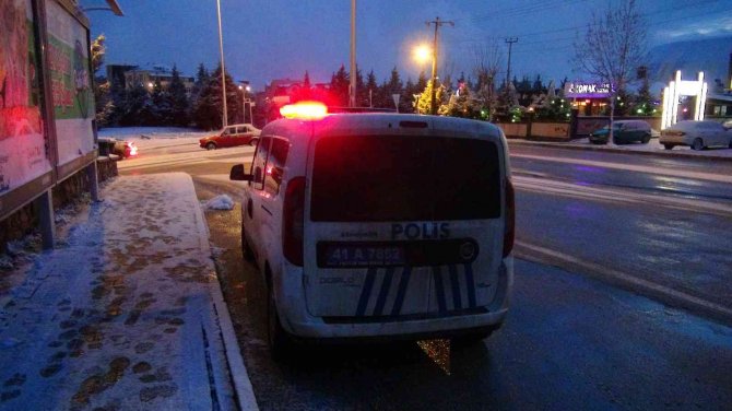 Kocaeli’de Ağaca Asılı Halde Erkek Cesedi Bulundu