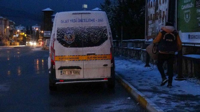 Kocaeli’de Ağaca Asılı Halde Erkek Cesedi Bulundu
