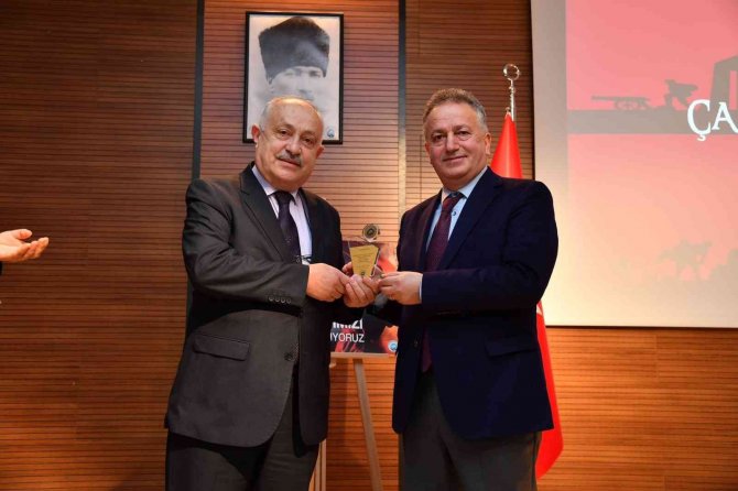 Prof. Dr. Hikmet Öksüz: “Çanakkale’de Maddiyat Değil, Maneviyat Kazandı”