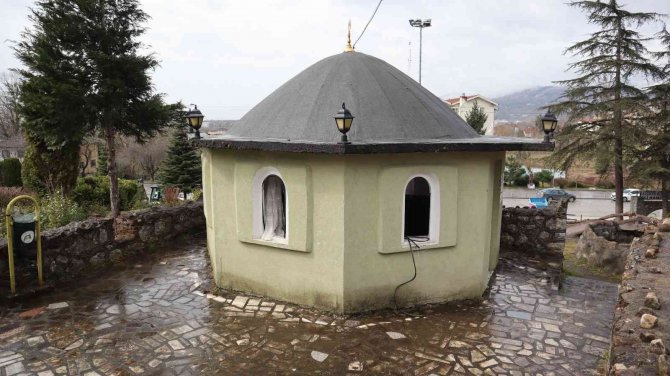 Türbeye 40 Gün Arayla İkinci Kez Zarar Verdiler