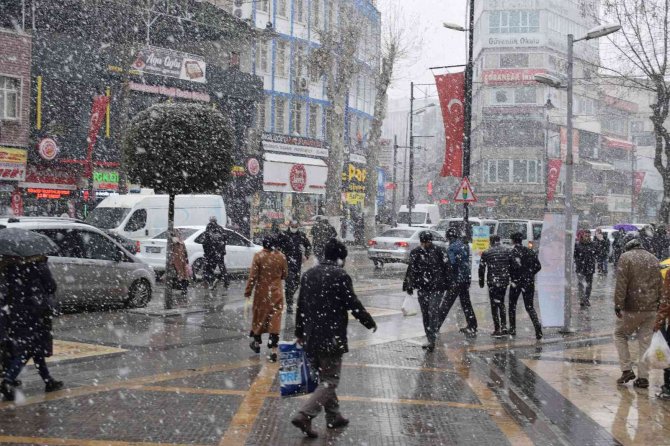 Malatya’da Kar Etkisini Sürdürüyor