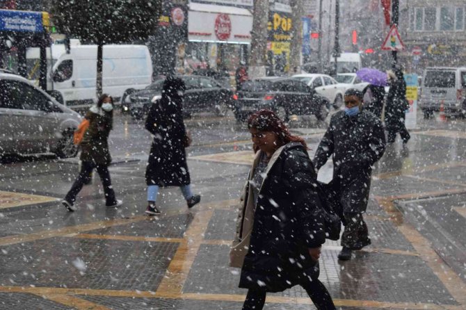 Malatya’da Kar Etkisini Sürdürüyor