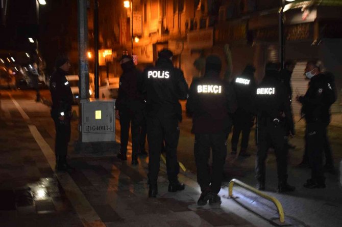 İ̇ki Grup Arasında Silahlı Kavga: 1 Yaralı