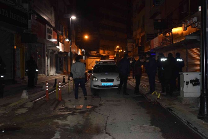 İ̇ki Grup Arasında Silahlı Kavga: 1 Yaralı