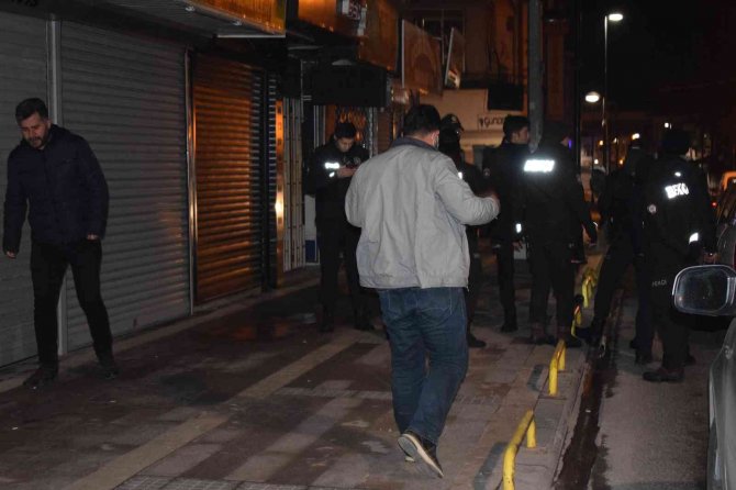 İ̇ki Grup Arasında Silahlı Kavga: 1 Yaralı