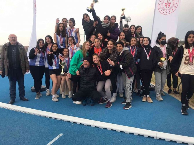 Manisa’da Okul Sporları Atletizm İ̇l Birinciliği Yarışmaları Yapıldı