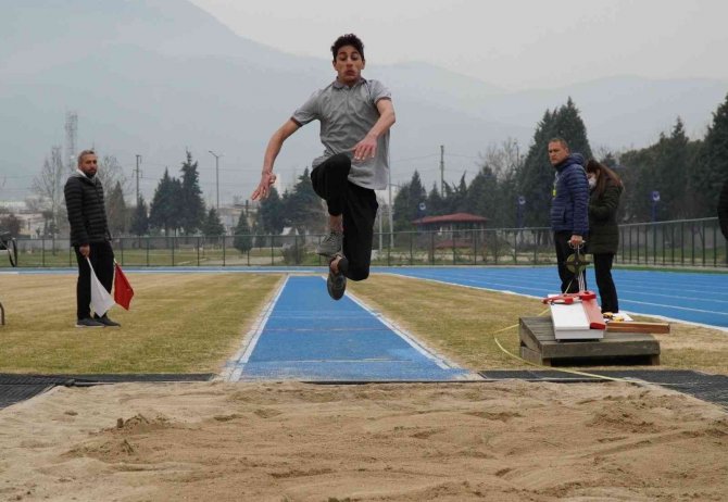 Manisa’da Okul Sporları Atletizm İ̇l Birinciliği Yarışmaları Yapıldı