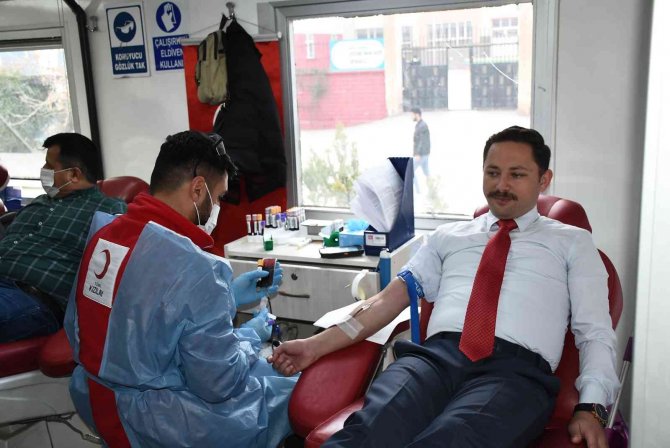 Nusaybin Kaymakamı Ve Cumhuriyet Başsavcısı Kan Bağışında Bulundu