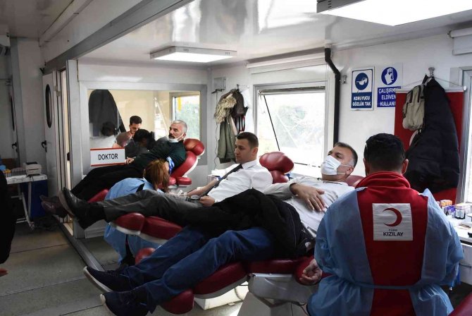 Nusaybin Kaymakamı Ve Cumhuriyet Başsavcısı Kan Bağışında Bulundu