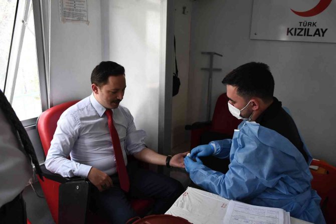 Nusaybin Kaymakamı Ve Cumhuriyet Başsavcısı Kan Bağışında Bulundu