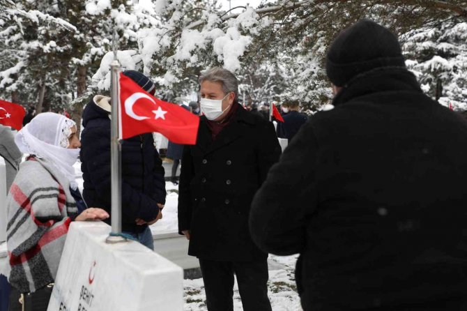 Başkan Palancıoğlu Şehitliği Ziyaret Etti