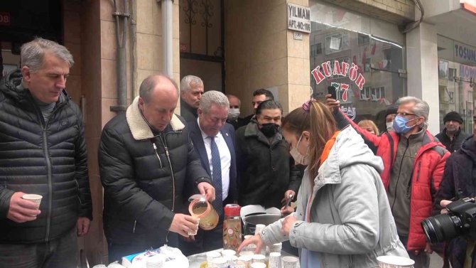 Memleket Partisi Genel Başkanı Muharrem İ̇nce’den Hoşaf Ve Ekmek İkramı