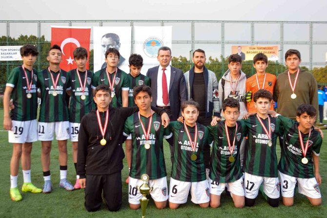 Atatürk’ün Mersin’e Gelişinin Yıl Dönümü Kapsamında Düzenlenen Futbol Turnuvası Sona Erdi