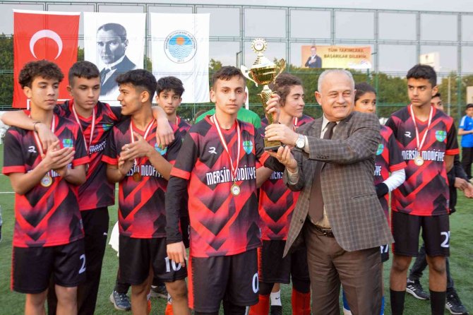 Atatürk’ün Mersin’e Gelişinin Yıl Dönümü Kapsamında Düzenlenen Futbol Turnuvası Sona Erdi