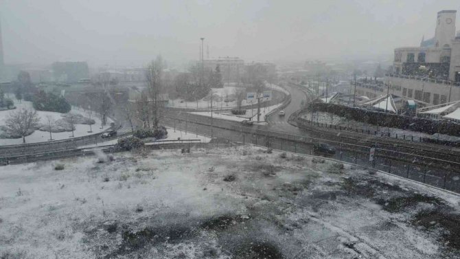 İ̇stanbul’da Yeniden Başlayan Kar Yağışı Havadan Görüntülendi