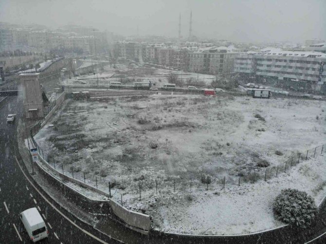 İ̇stanbul’da Yeniden Başlayan Kar Yağışı Havadan Görüntülendi