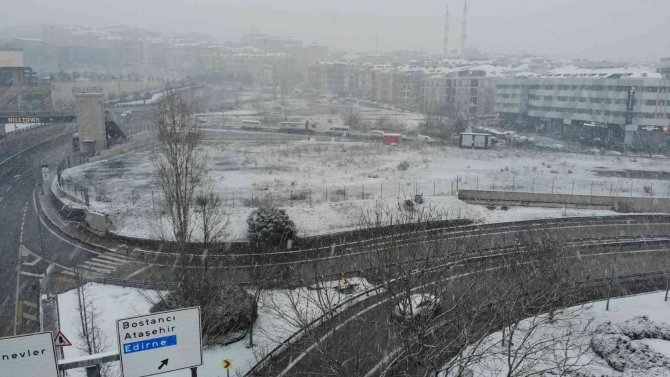 İ̇stanbul’da Yeniden Başlayan Kar Yağışı Havadan Görüntülendi