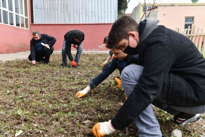 Mustafakemalpaşa’daki Şehitlikler Gül Bahçelerine Dönüşecek