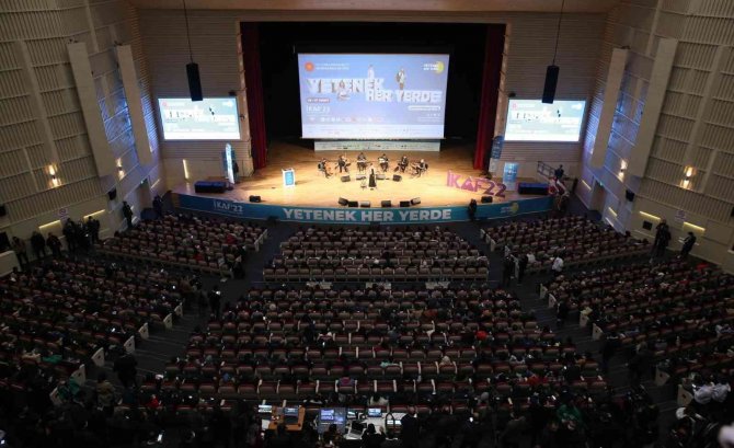 Nevü ‘İ̇ç Anadolu Kariyer Fuarı’nda