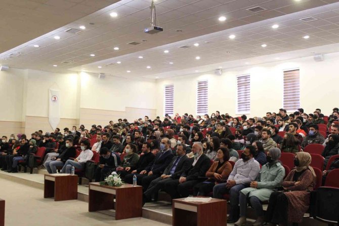 Omü’lü Öğrencilere Muharip Yapay Zeka Anlatıldı