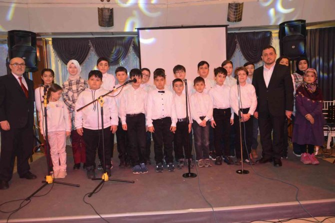 Minikler, Peygamber Efendimiz’i İlahilerle Andı