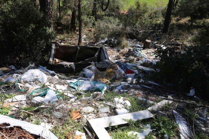 Yatağan’da Ormanlık Alanlara Çöp Bırakanlara Tepki Gösterdiler