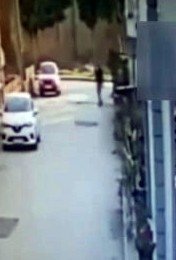Sakarya’da Abla-kardeş Hırsızlığı: Biri Çaldı, Diğeri Gözcülük Yaptı