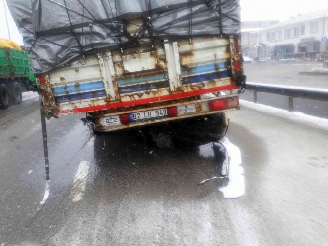 Sakarya’da Kar Yağışı Kazayı Beraberinde Getirdi