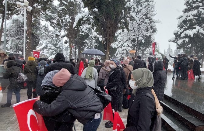 Öğrencilerden Şehit Annesine Yakın İlgi