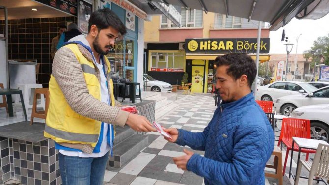 Şanlıurfa’da Çanakkale Şehitleri Anısına Bayrak Dağıtıldı