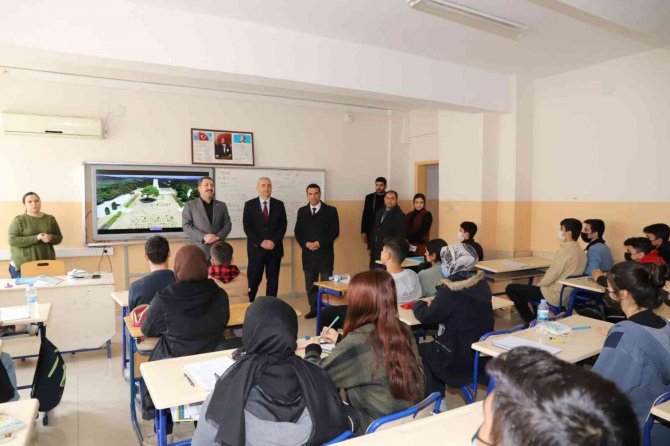 Şanlıurfa’da Öğrencilere Çanakkale Kitabı Hediye Edildi