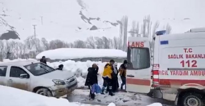 Şırnak’ta Kar Kalınlığı 2 Metreyi Buldu, Hastaya 5 Saat Sonra Ulaşıldı