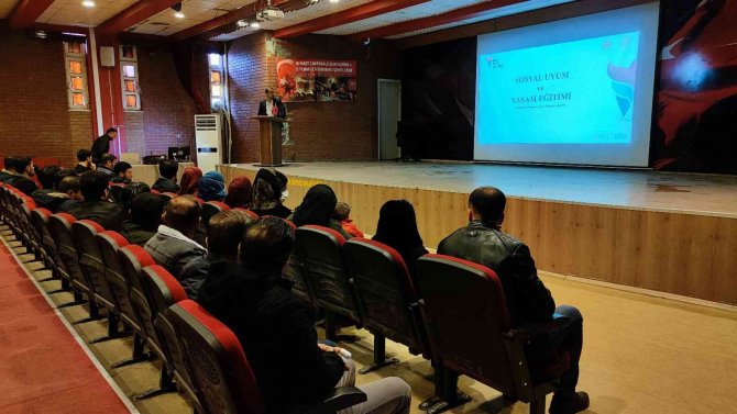 Silopi’de Yabancı Uyruklu Kişilere ’Sosyal Uyum Projesi’ Semineri