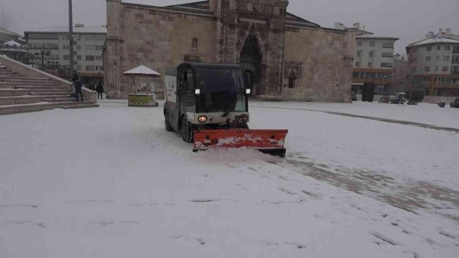Sivas’a Yaz Gelmiyor, Kent Beyaza Büründü