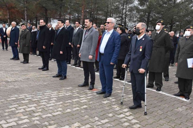 Siverek’te Çanakkale Zaferi Programına Katılanlara Üzüm Hoşafı Dağıtıldı
