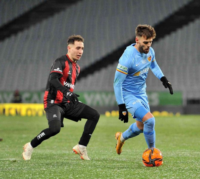 Spor Toto Süper Lig: Fatih Karagümrük: 2 - Kayserispor: 0 (İ̇lk Yarı)