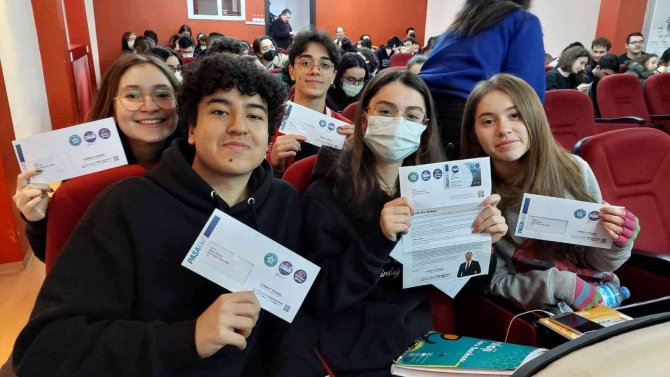 ’Z’ Kuşağı Bayram Edecek: Lise Son Sınıf Öğrencilerine Ücretsiz Yiyecek-içecek Ve 2 Gb İnternet