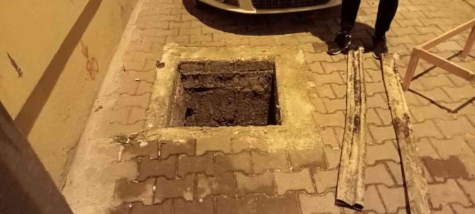 Su Saati Ve Rögar Kapağı Çalıp Kayıplara Karıştılar